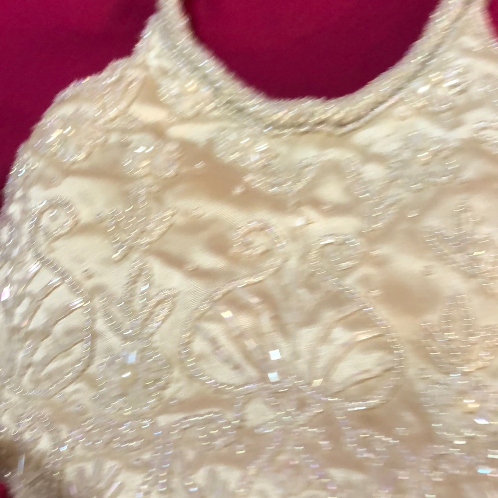 Pearl small beige evening bag.